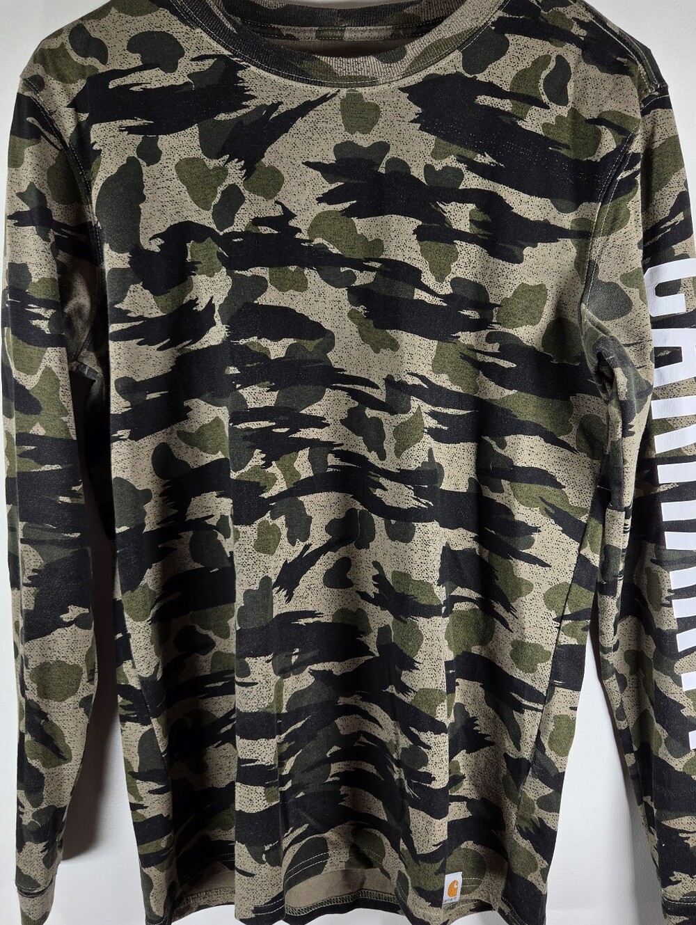 🆕️ Carhartt Women's Camo Long Sleeve Logo Graphic T-Shirt - Picture 2 of 11